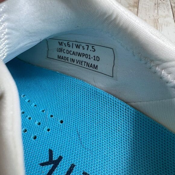 Kizik Athletic Sneakers Mesh Breathable Red Blue White Shoes Men 6 Women 7.5 - Picture 8 of 8